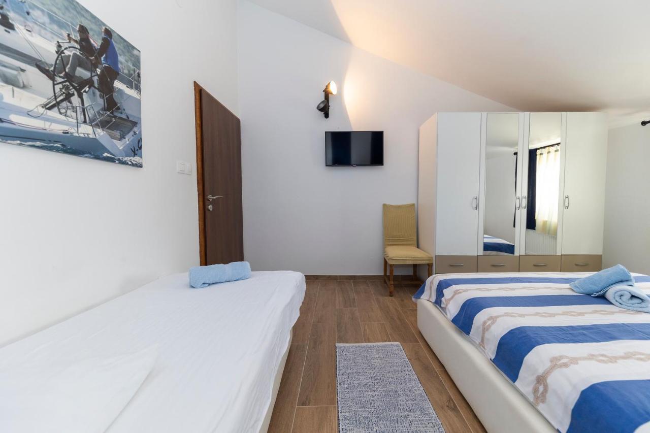 Lana Apartment *