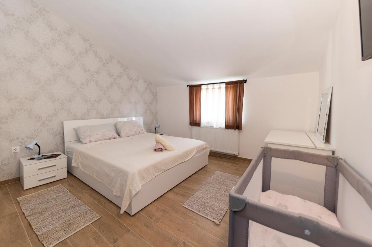 Apartment Lana *