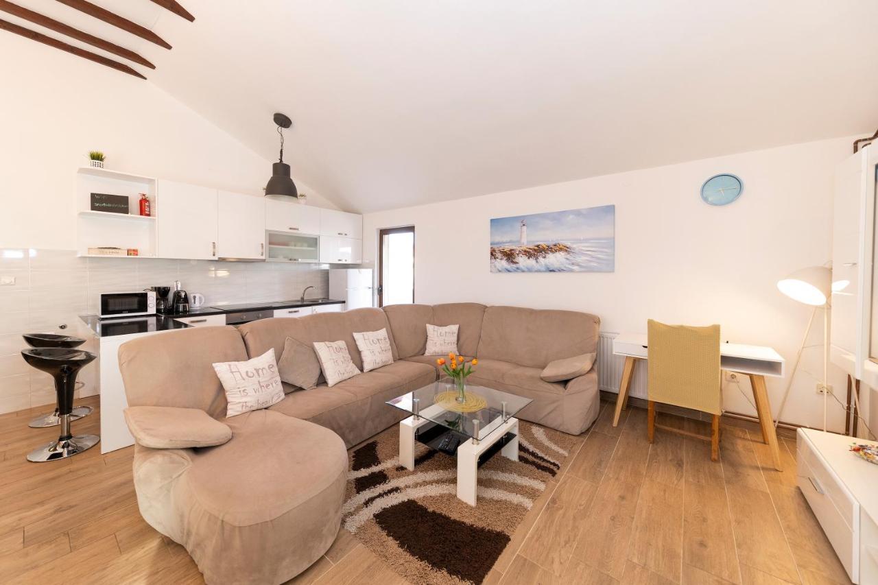 Lana Apartment