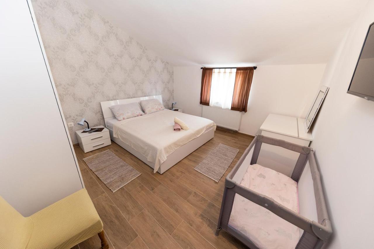 Apartment Lana *